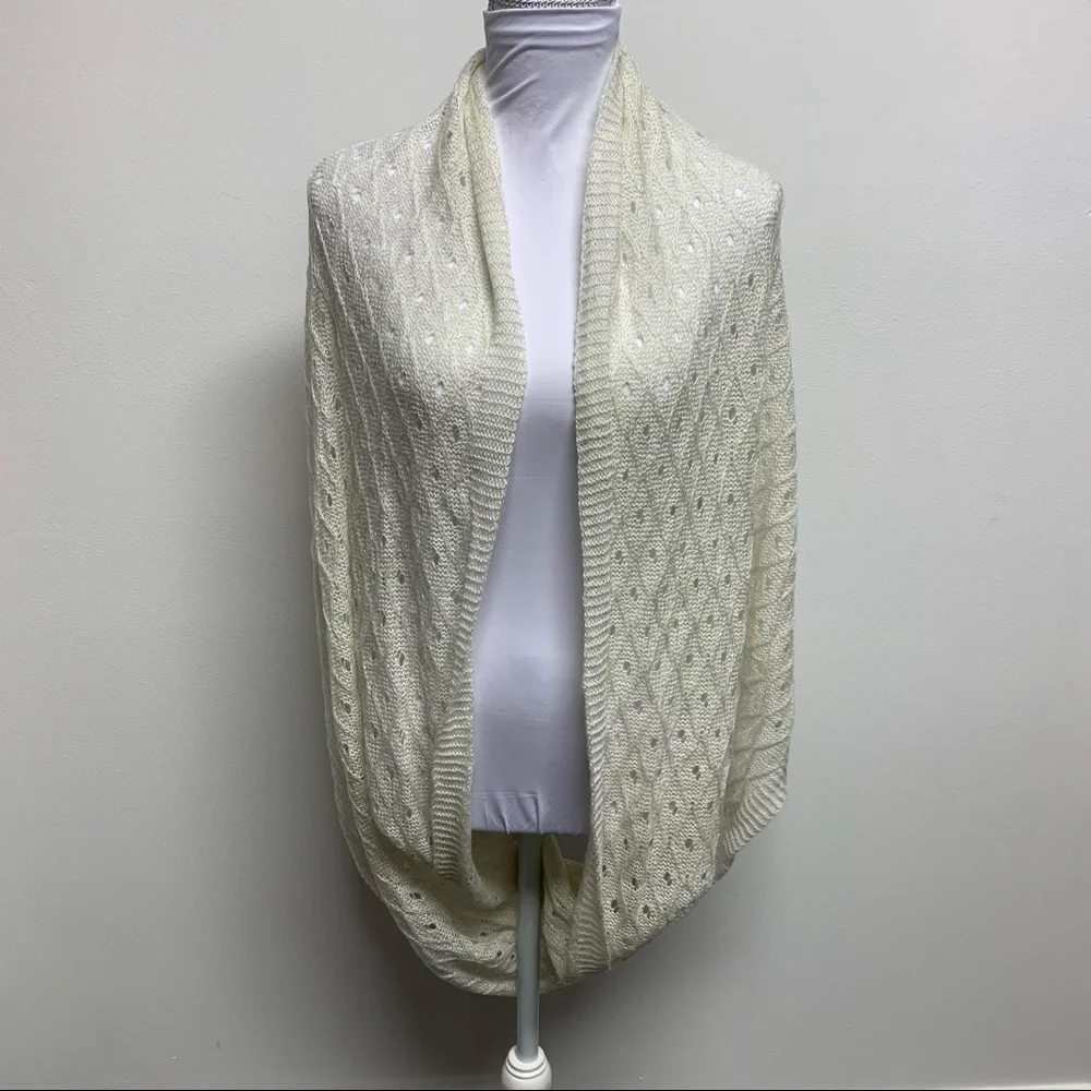 Infinity Scarf Off-White/Cream Shimmer Thread Knit Women's 38